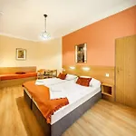 Golden Garni Prague