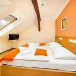 Golden Garni 3* Prague