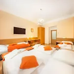 Golden Garni Hotel 3*
