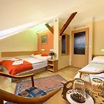 Hotel Golden Garni