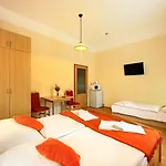 Golden Garni Hotel 3*