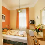 Golden Garni Hotel 3*
