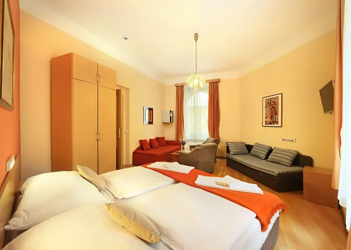 Ξενοδοχείο Golden Garni 3*