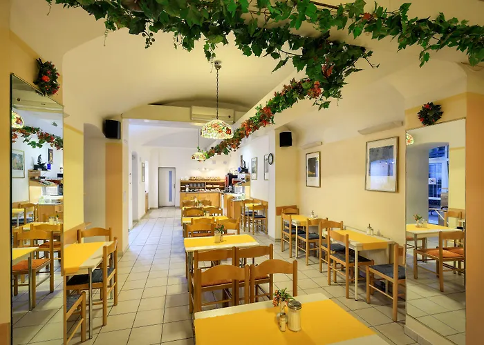 Ξενοδοχείο Golden Garni 3*