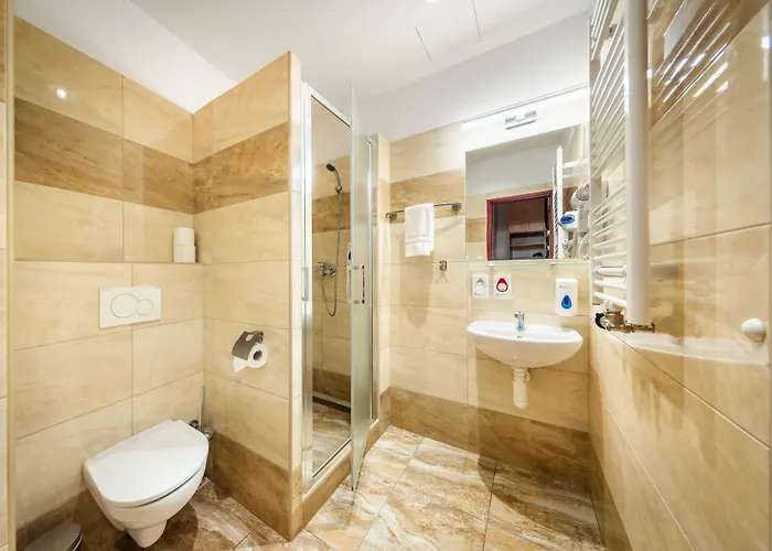 Ξενοδοχείο Golden Garni 3*