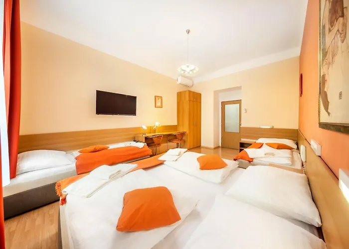 Golden Garni Hotel 3*