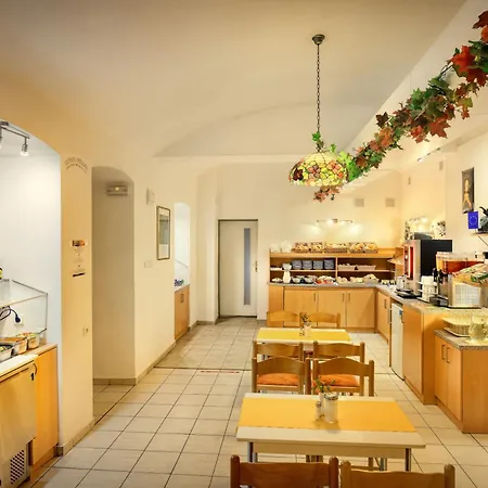Golden Garni Otel 3*