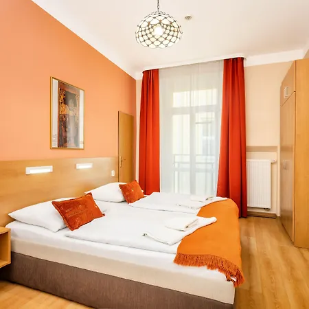 Golden Garni Hotel 3*