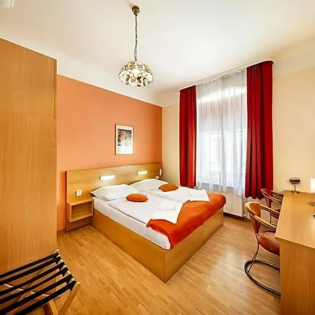 Hotell Golden Garni 3*