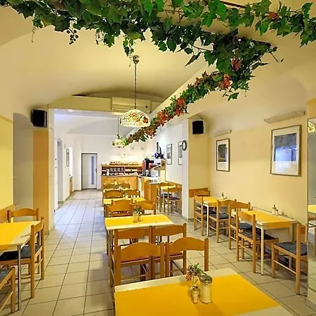 Golden Garni Hotell Prag