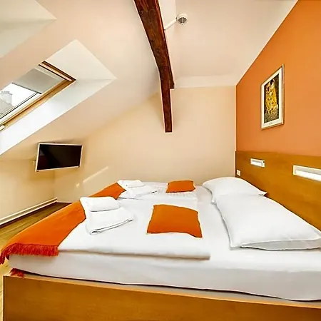 Golden Garni Hotell