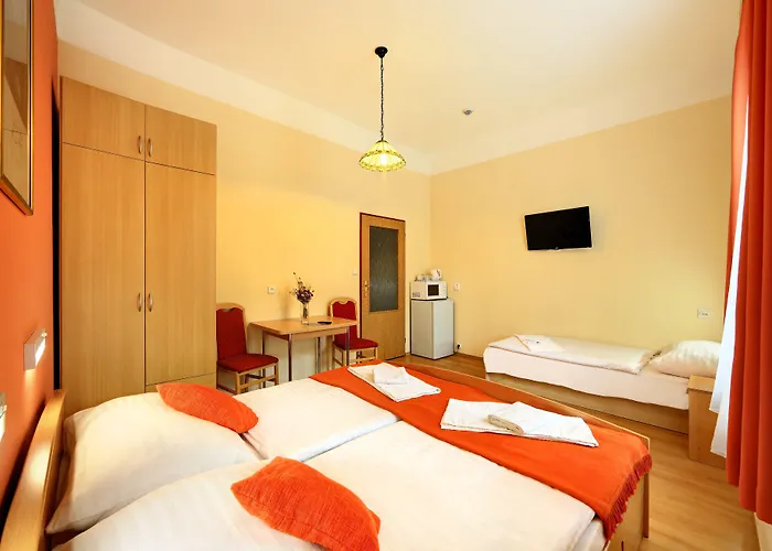 Golden Garni Hotell 3*