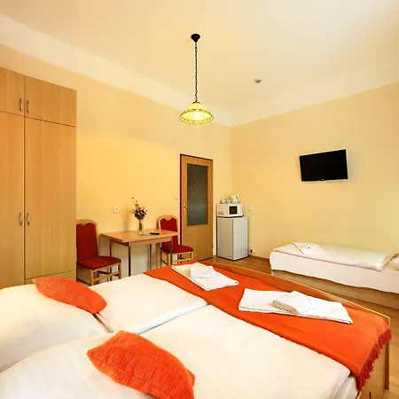 Golden Garni Hotell 3*