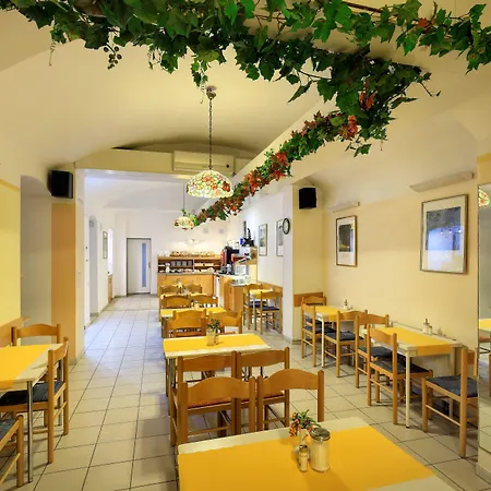 Hotell Golden Garni 3*