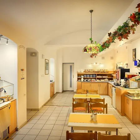 Golden Garni 3* Prag