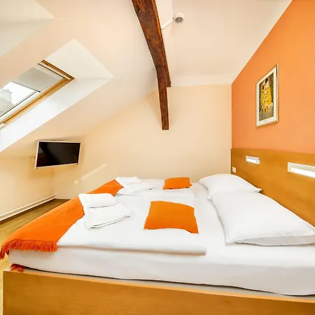 Golden Garni Hotell 3*