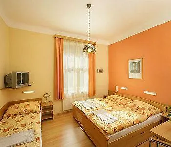 Golden Garni Hotell 3*